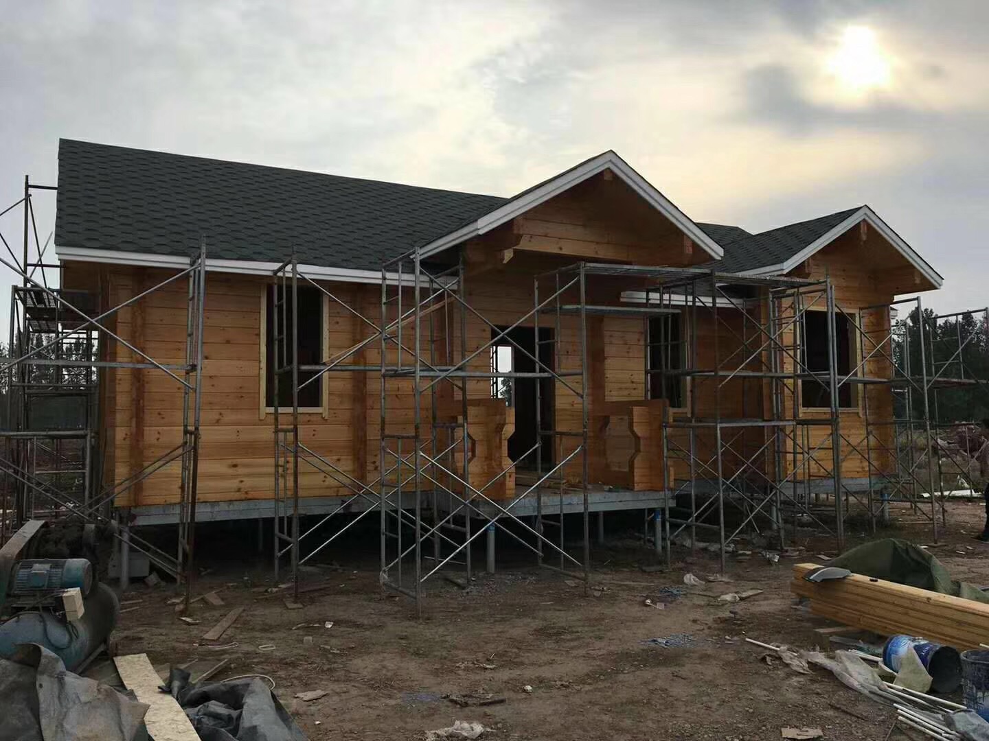 木屋生產(chǎn)廠家120平方木屋別墅價(jià)