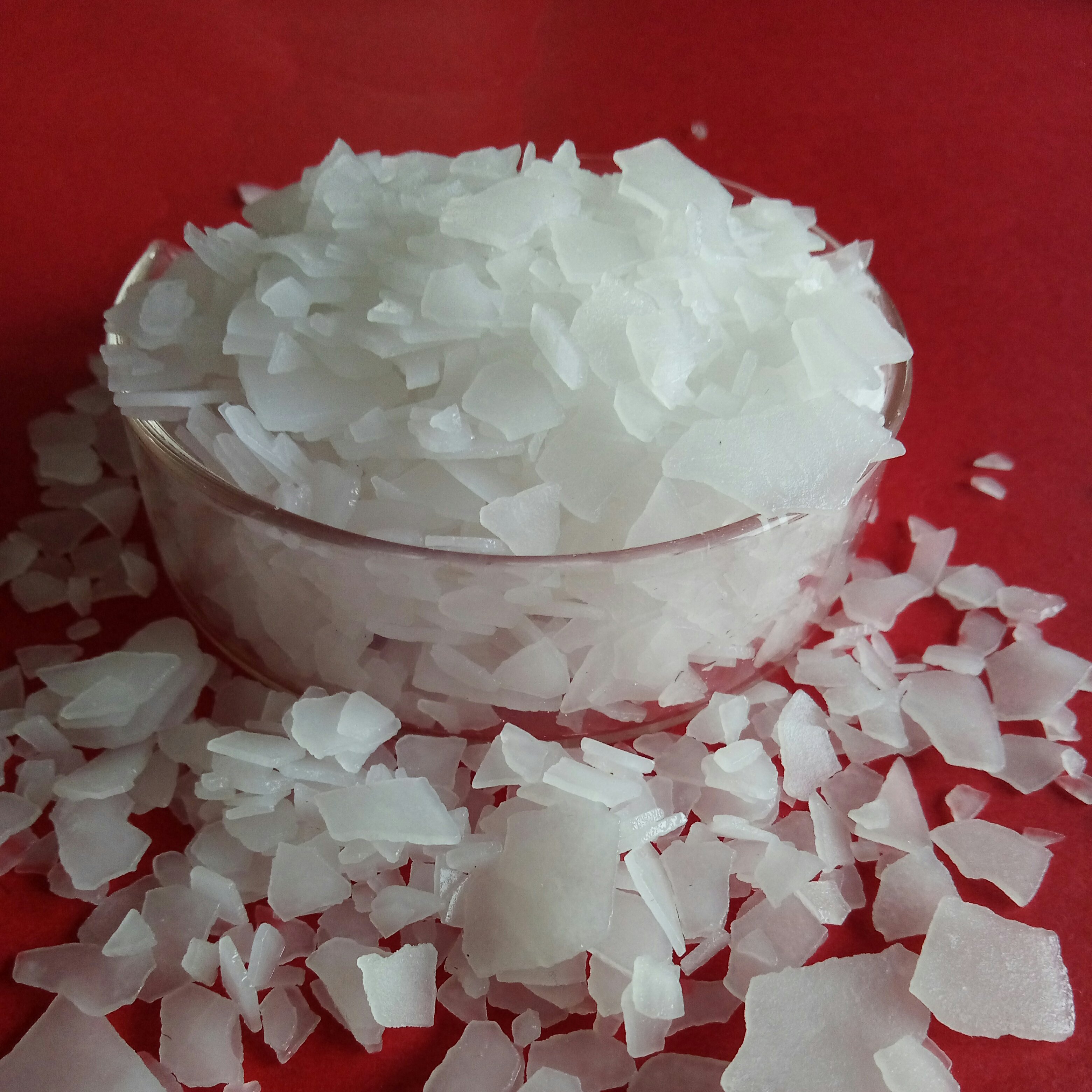 工業(yè)級氯化鎂 山東現(xiàn)貨六水氯化鎂片狀氯化鎂鹵片