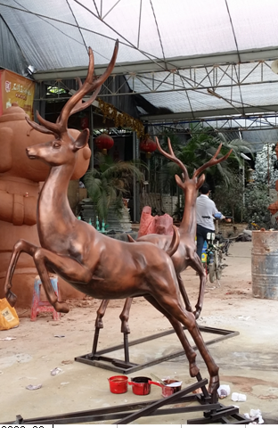 茂名玻璃鋼動(dòng)物小鹿雕塑 廣場公園玻璃鋼雕塑小品