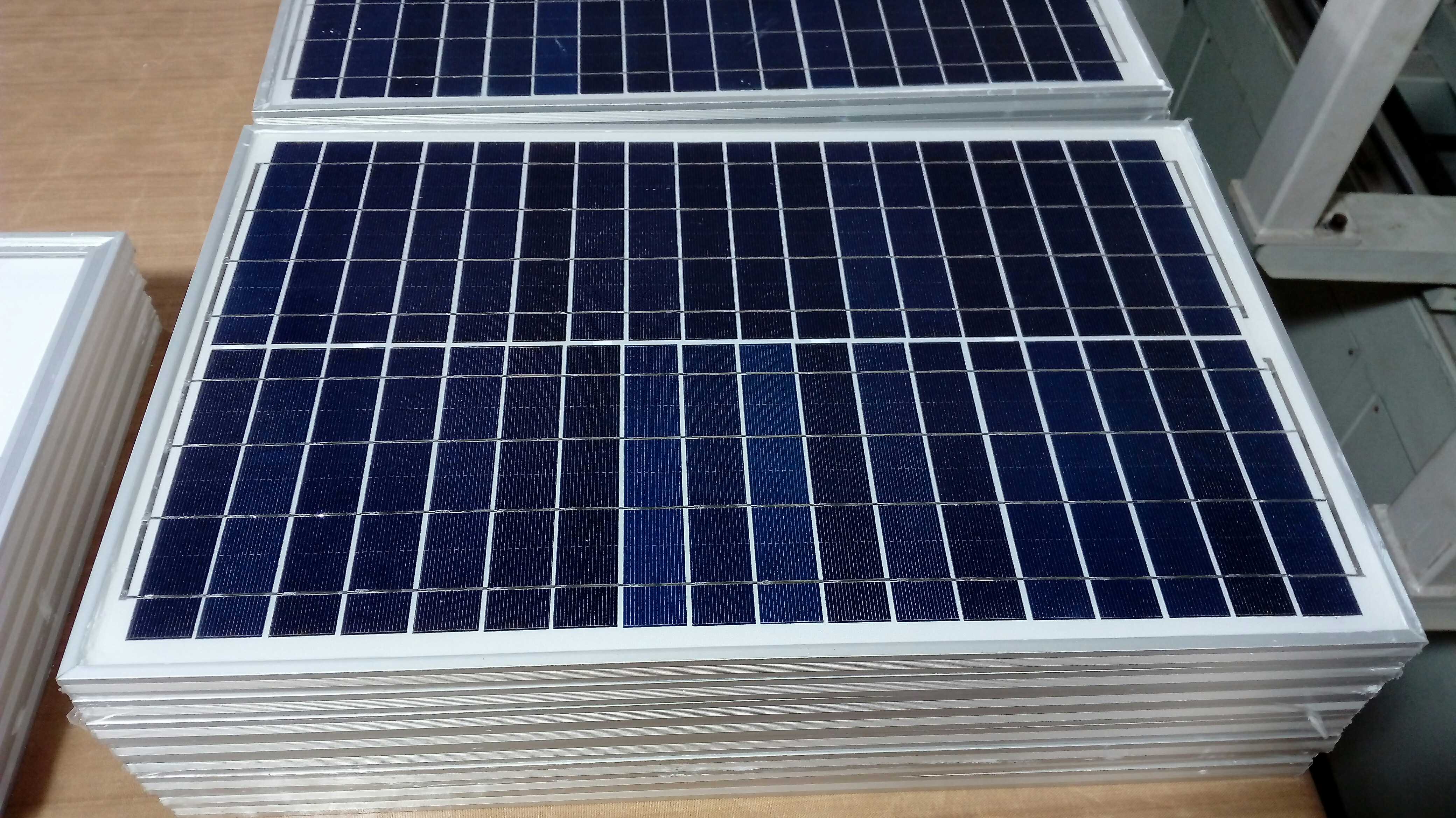 多晶70W-80W太陽能電池板 偏遠地區(qū)通訊設(shè)備供電