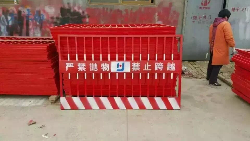 基坑護(hù)欄網(wǎng)/基坑臨邊護(hù)欄網(wǎng)/基坑臨邊安全護(hù)欄網(wǎng)/方管基坑護(hù)欄網(wǎng)/基坑警示護(hù)欄網(wǎng)/基坑*護(hù)欄網(wǎng)/基坑護(hù)欄網(wǎng)廠家