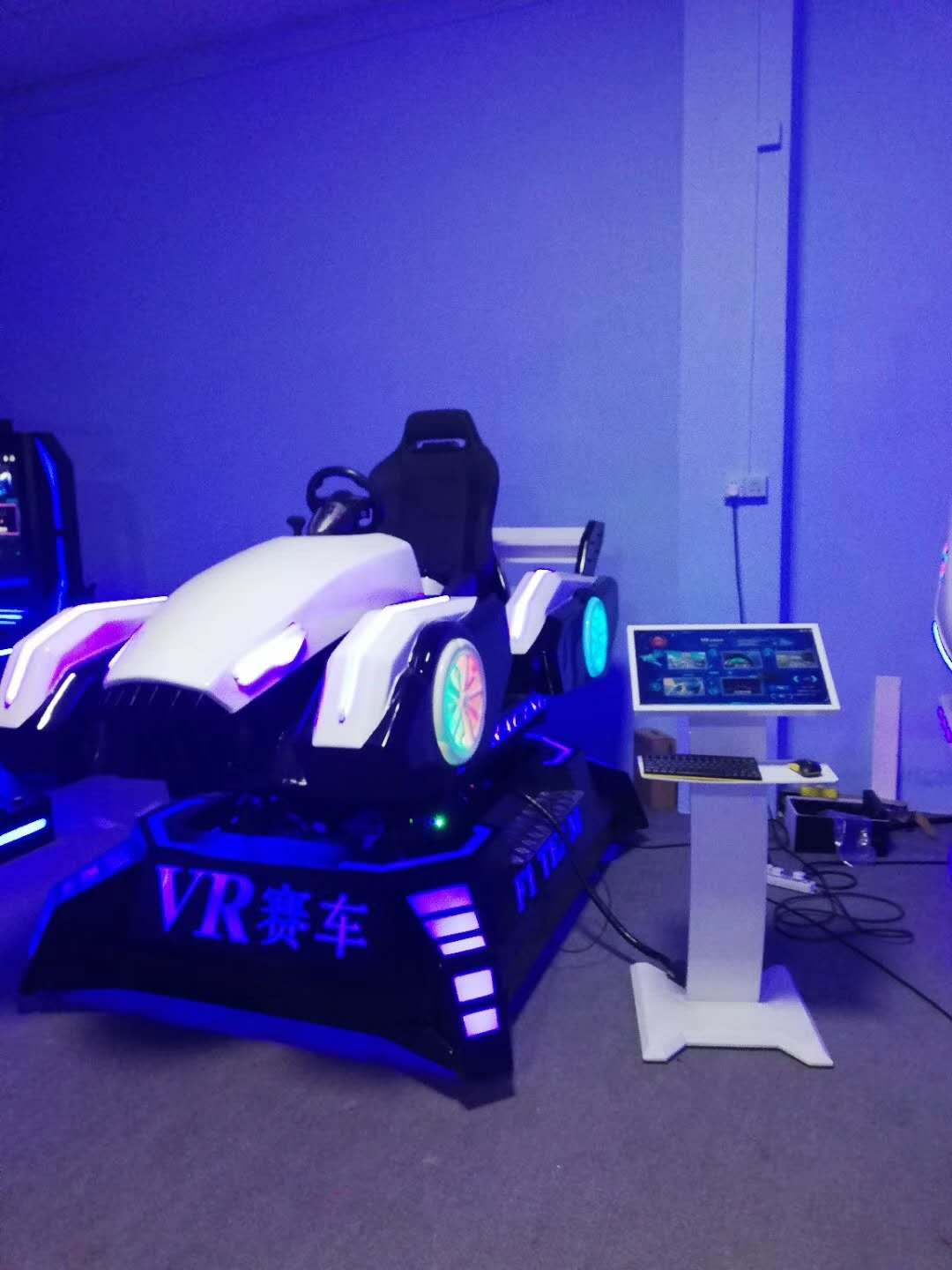 加盟vr游戲大概多少錢？行業(yè)*vr設備*工廠*vr游戲體驗館設備vr賽車