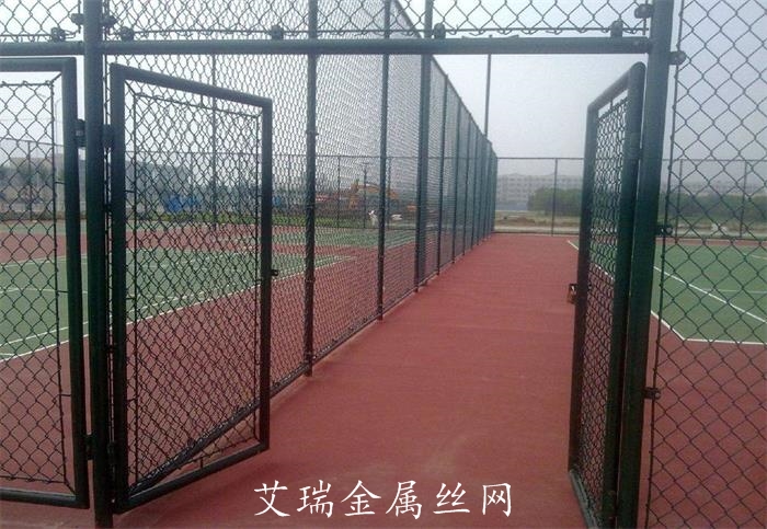 運動場隔離柵-運動場圍網(wǎng)保養(yǎng)-運動場護欄廠家-隔離柵安裝效果圖