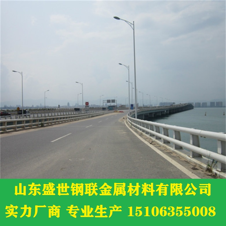 橋梁防撞護欄 防撞欄桿 安徽護欄生產(chǎn)廠家 金屬橋梁護欄廠家 橋梁金屬防撞護欄