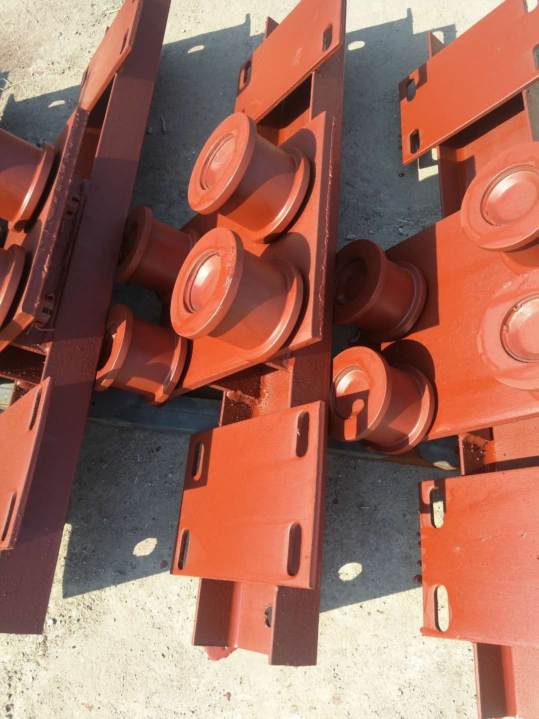 托繩輪、副壓繩輪、主壓繩輪