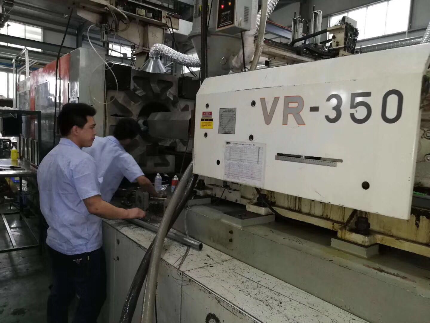 東莞工廠臺中精機VR350注塑機，現(xiàn)場處理出售，價格便宜