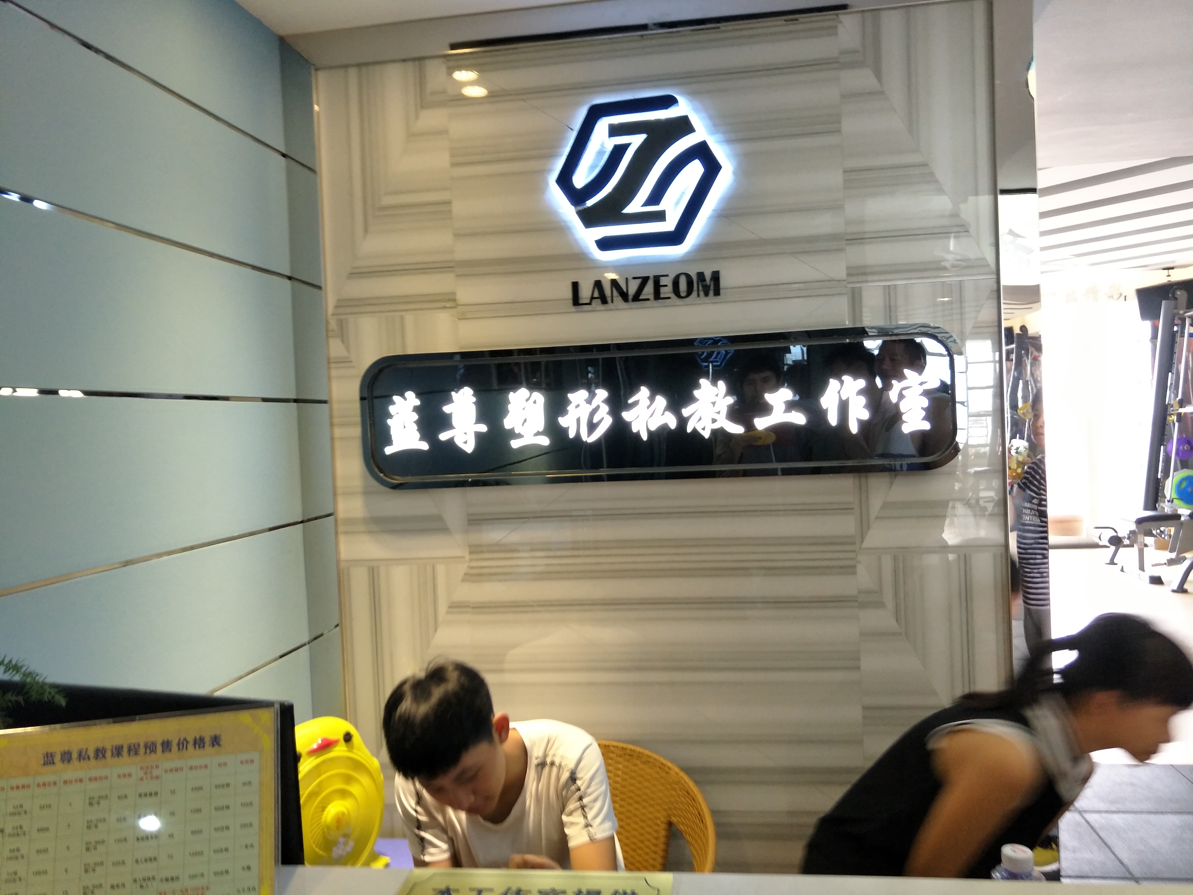 LED無(wú)邊發(fā)光字  LED背面發(fā)光字