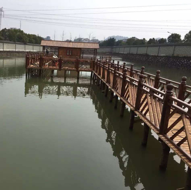 廠家定制景觀棧道木橋 園林棧道走廊扶手 仿木防腐木棧