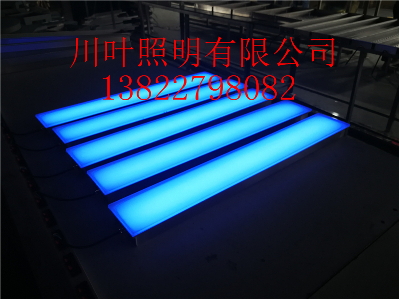 24V 發(fā)光地磚燈專(zhuān)為演播廳/酒吧/廣場(chǎng)/公園亮化燈具