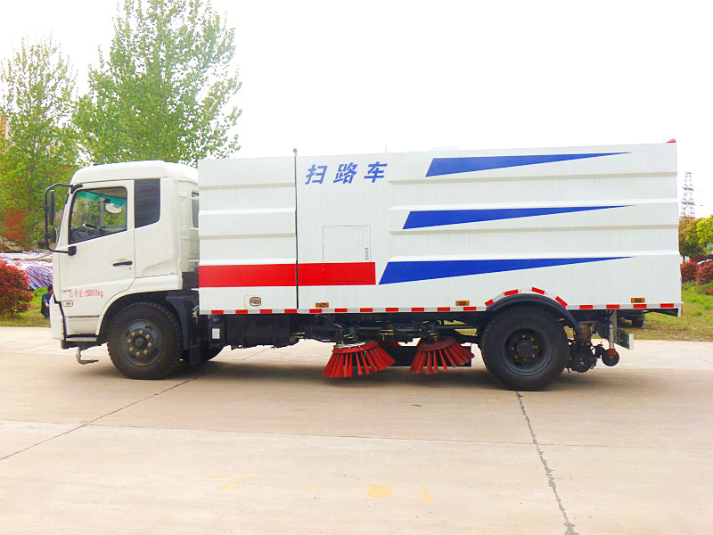 東風(fēng)天錦掃路車廠家大促銷.東風(fēng)大型清掃車價格/報價.東風(fēng)天錦大型道路清掃車
