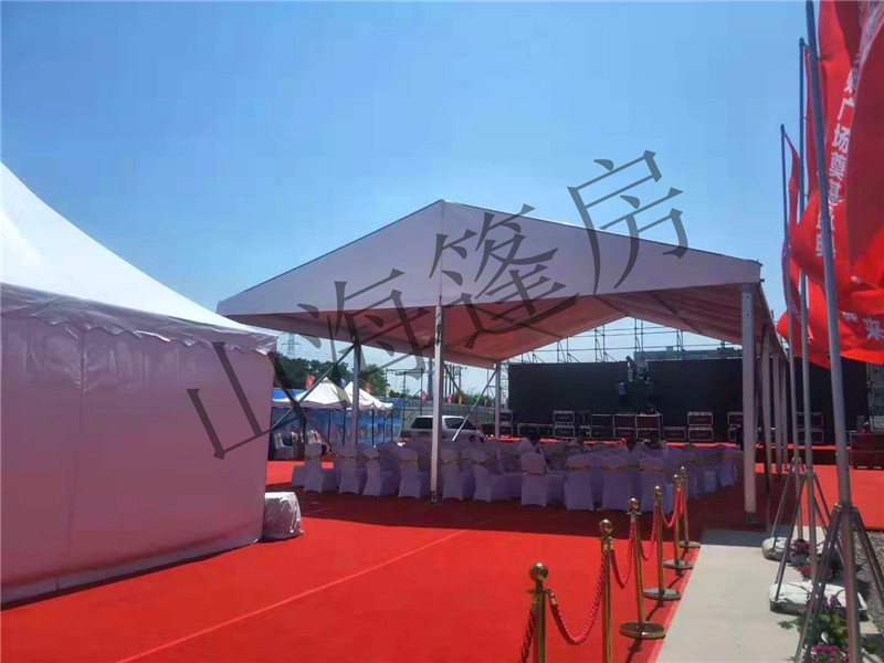 重慶山海提供40米以內(nèi)跨度人字坡頂篷房為篷房租賃出租提供專業(yè)服務(wù) 重慶篷房租賃出租服務(wù)