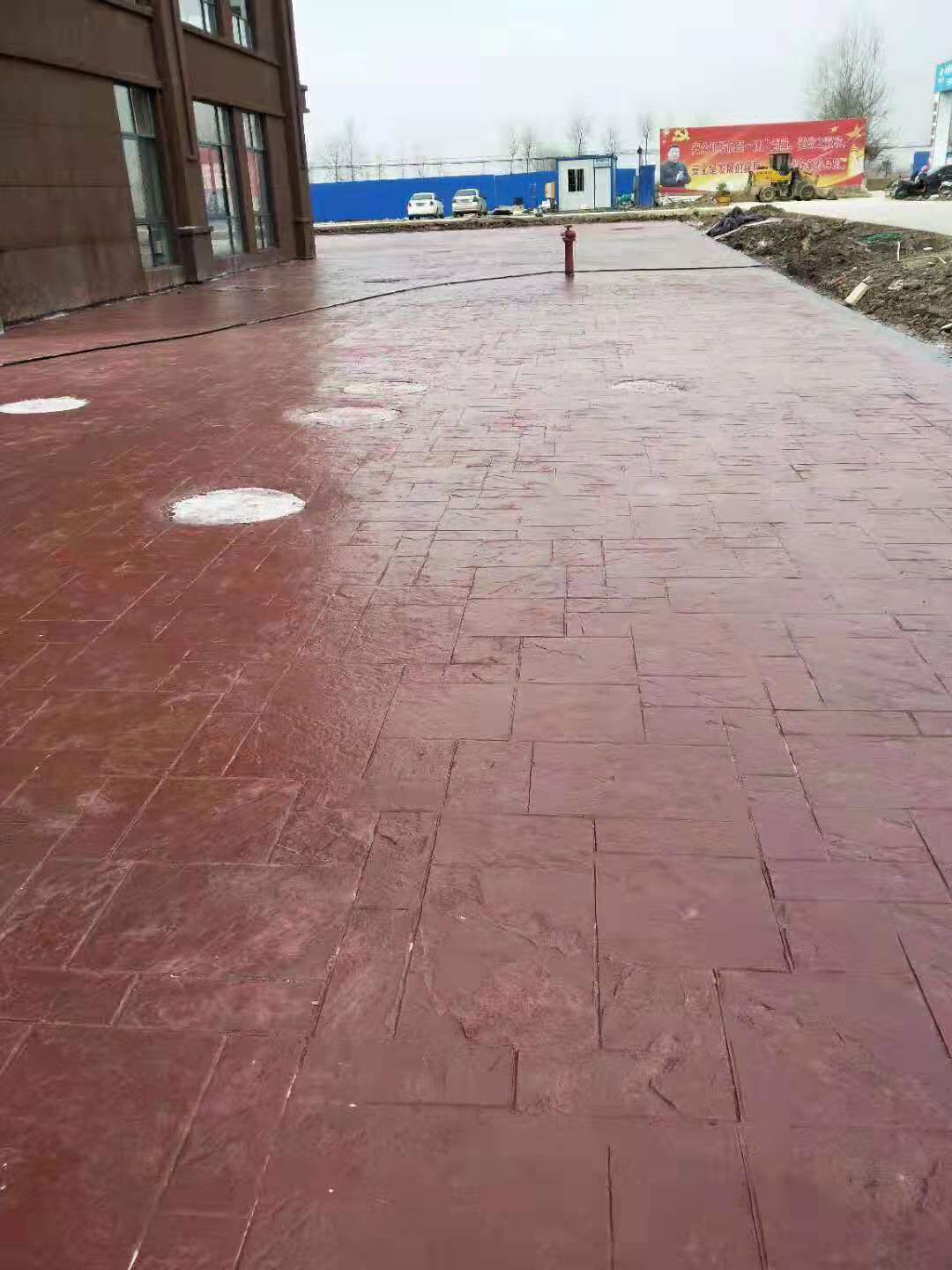 安徽壓花地坪材料生產(chǎn)廠家  公園道路壓花地坪材料價格