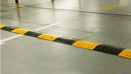 武漢橡膠減速板減速設施小區(qū)學校加油站減速板廠家