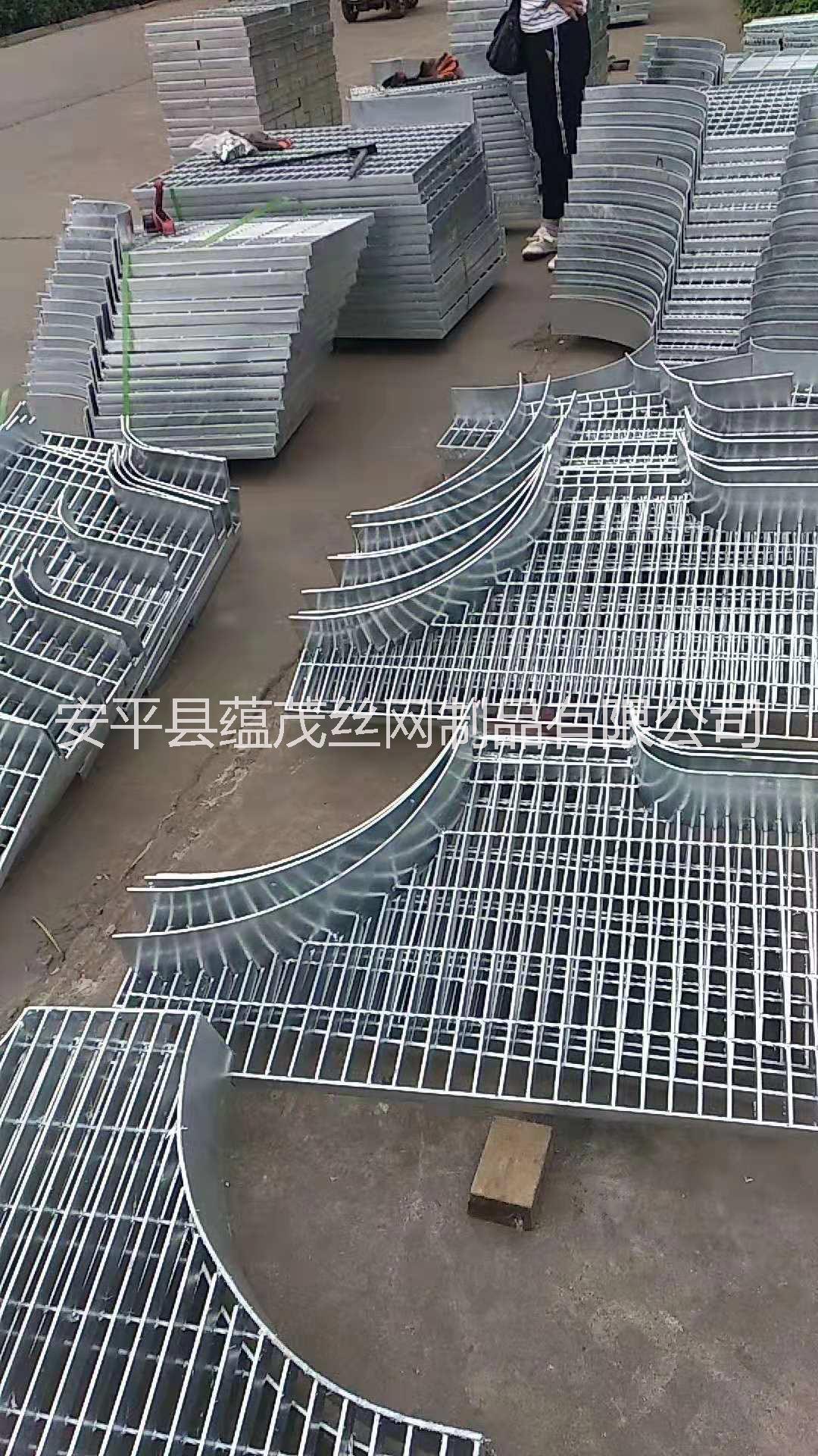 異形鋼格板 異形鋼格柵 熱鍍鋅異型鋼格柵板 蘊(yùn)茂絲網(wǎng)