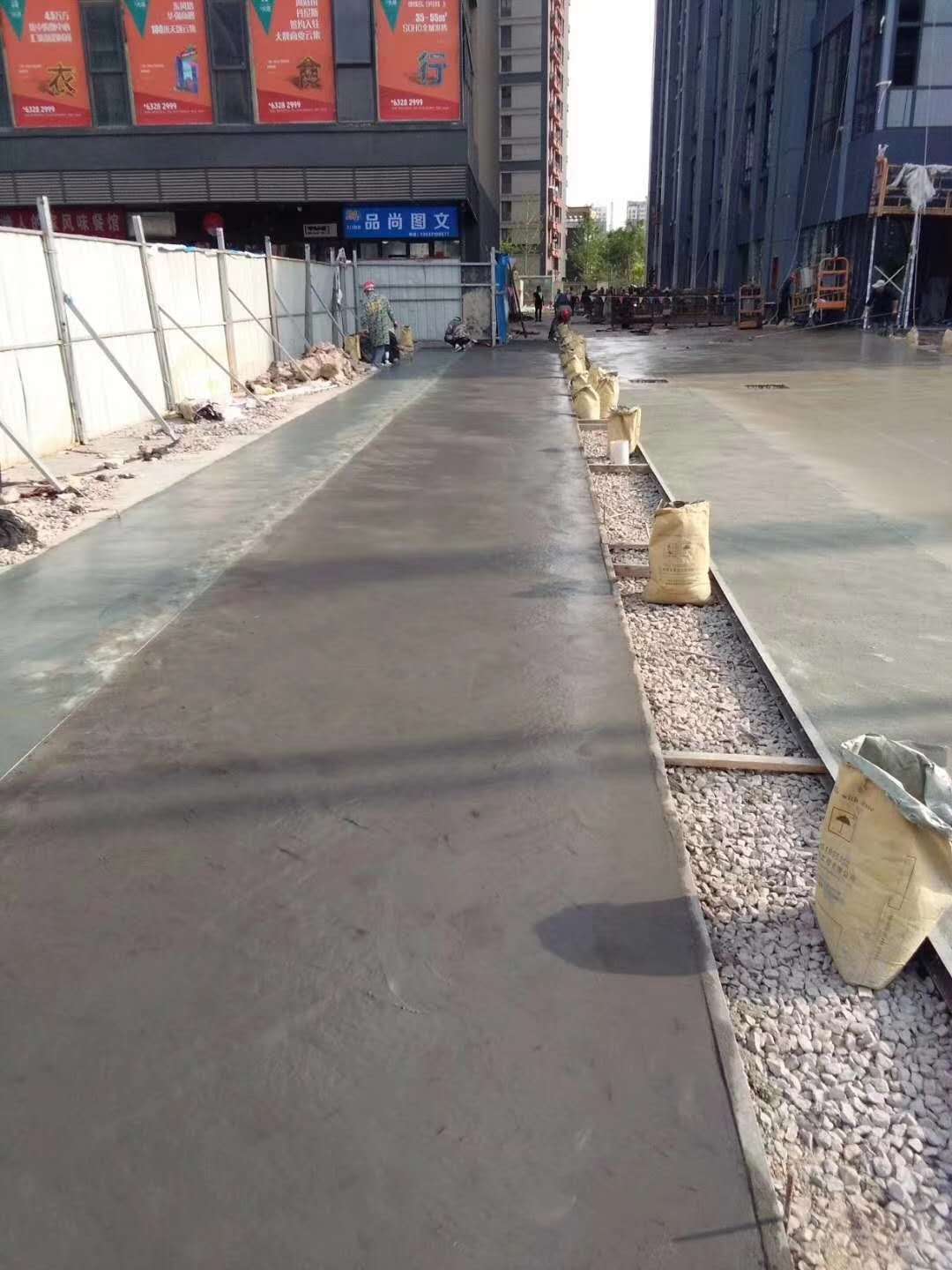 武漢彩色壓模地坪現(xiàn)場施工報價 彩色壓模地坪材料生產(chǎn)廠家