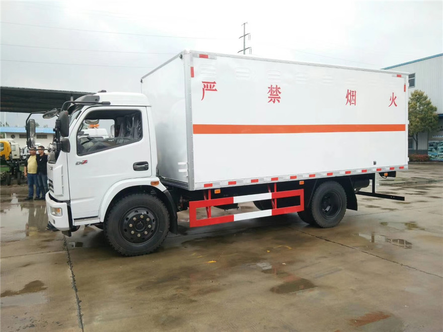 東風(fēng)D6易燃?xì)怏w廂式車多少錢一輛