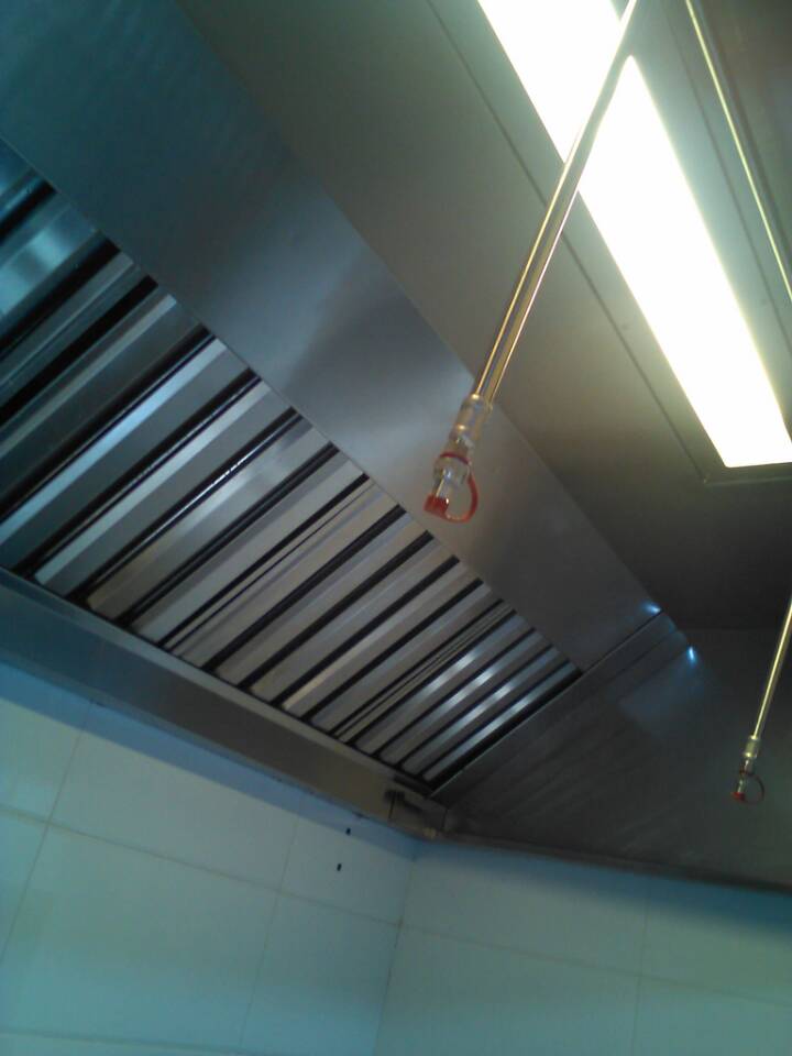 平頂山油煙機(jī)管道清洗、專業(yè)清洗飯店油煙機(jī)管道、油煙凈化器風(fēng)機(jī)