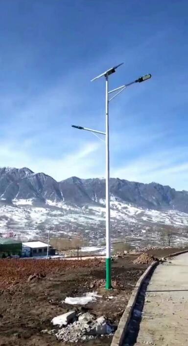 云南新農(nóng)村太陽能路燈6米30W