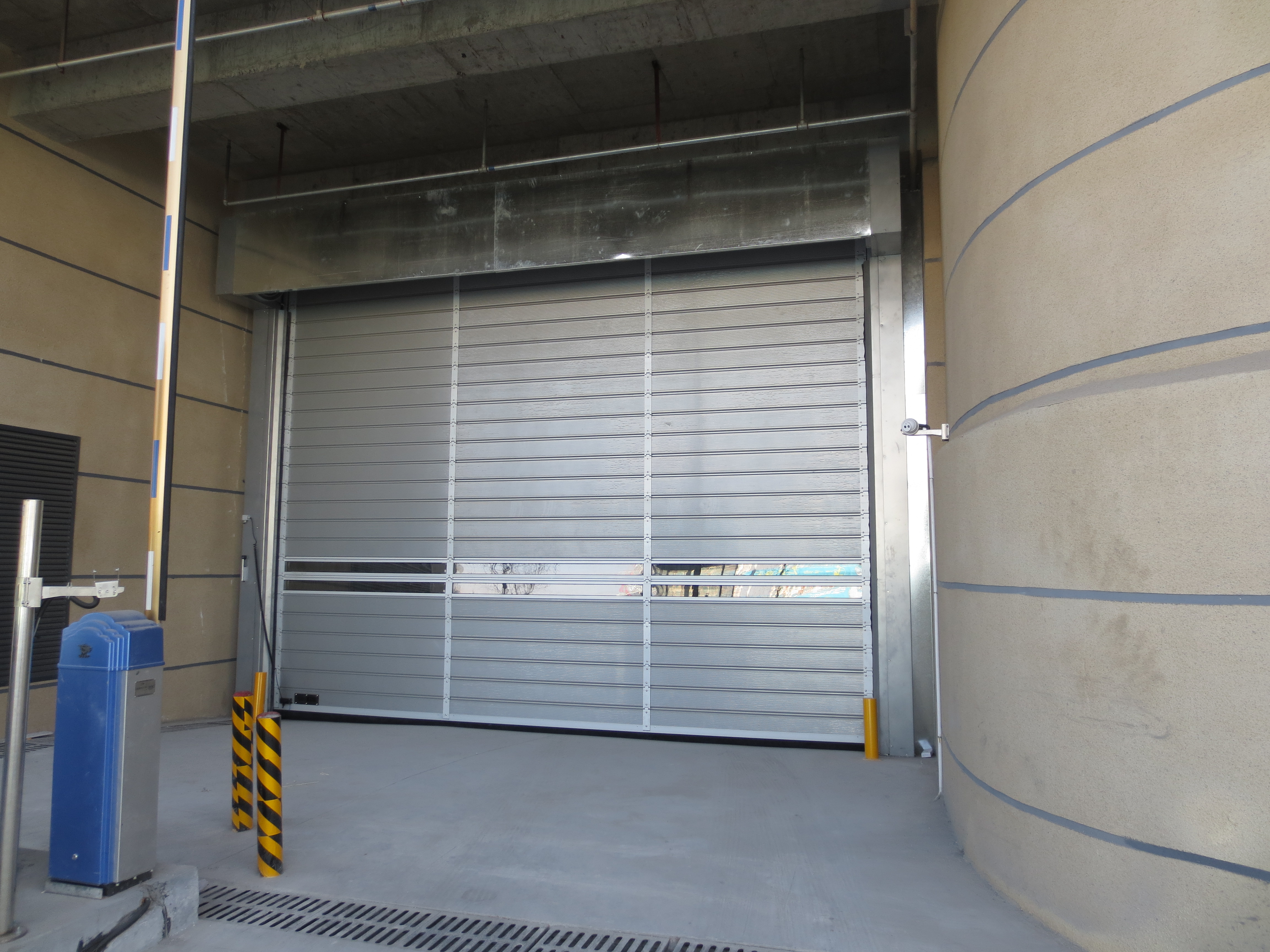 天津旭恒環(huán)照自動感應螺旋卷簾門全國安裝