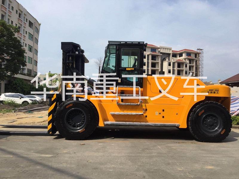 25噸叉車廠家|國(guó)內(nèi)什么品牌25噸比較好用*