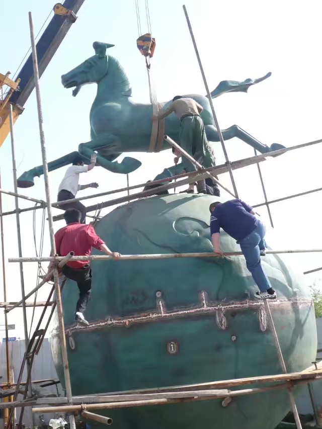 天順雕塑加工定做*旅游城市標(biāo)志馬踏飛燕生產(chǎn)廠家