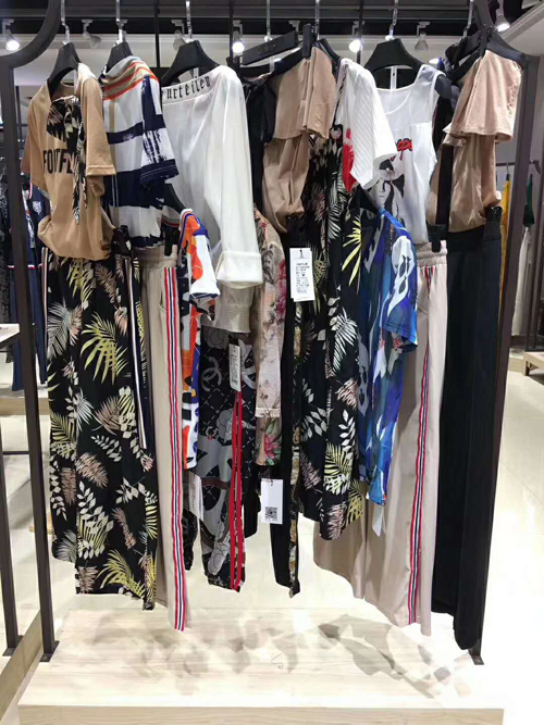品牌女裝折扣店加盟-蜂后國際-專柜-聯(lián)系方式