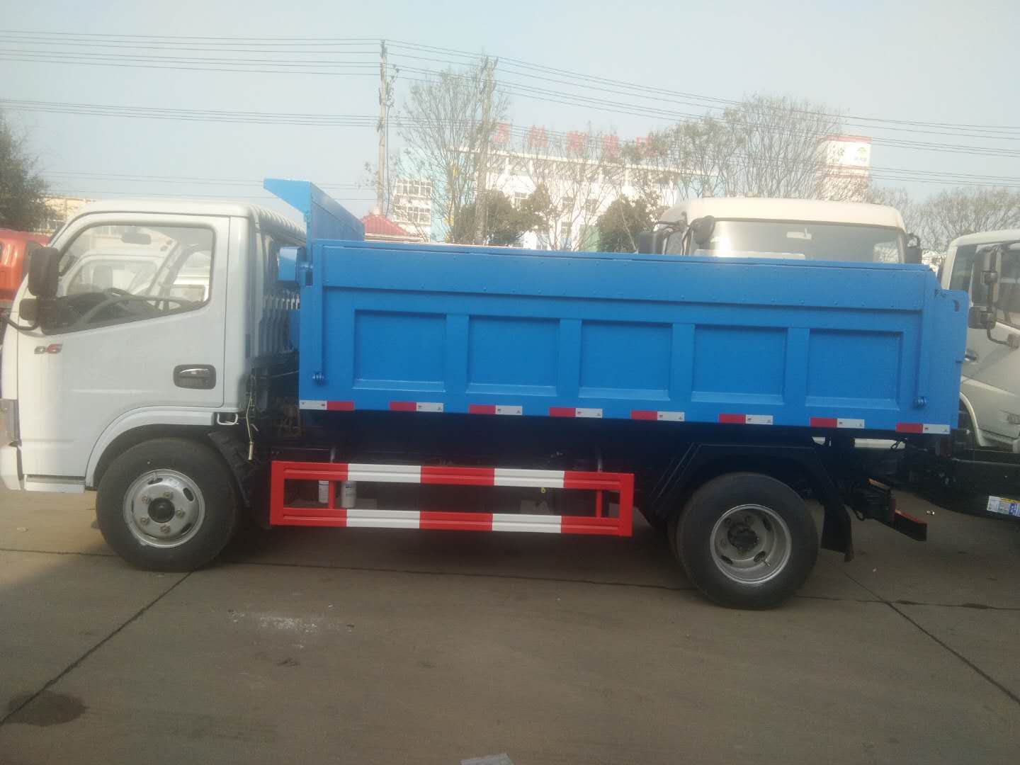 5噸 東風(fēng) 自卸式垃圾車廠家批發(fā)促銷