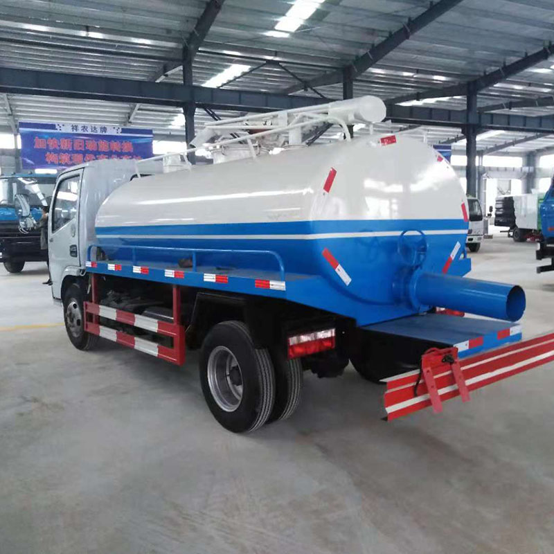 污水處理車生產(chǎn)廠家出售大型吸糞車