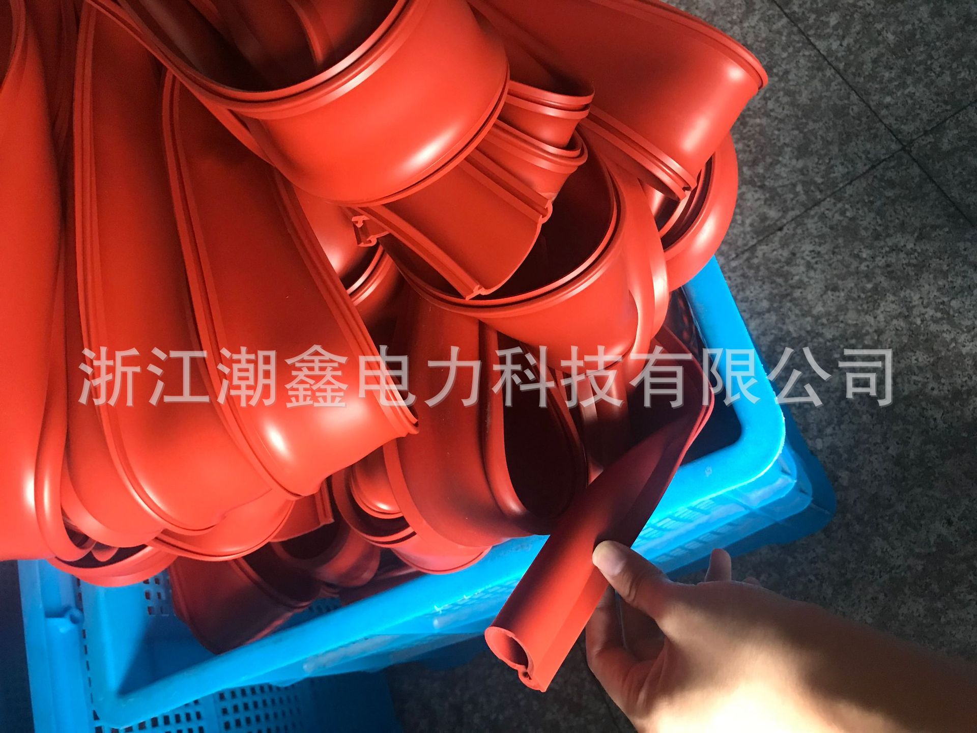 潮鑫絕緣套管 10kv/35kv絕緣護套卡扣式絕緣套管護套 廠家直銷 卡扣式絕緣套管