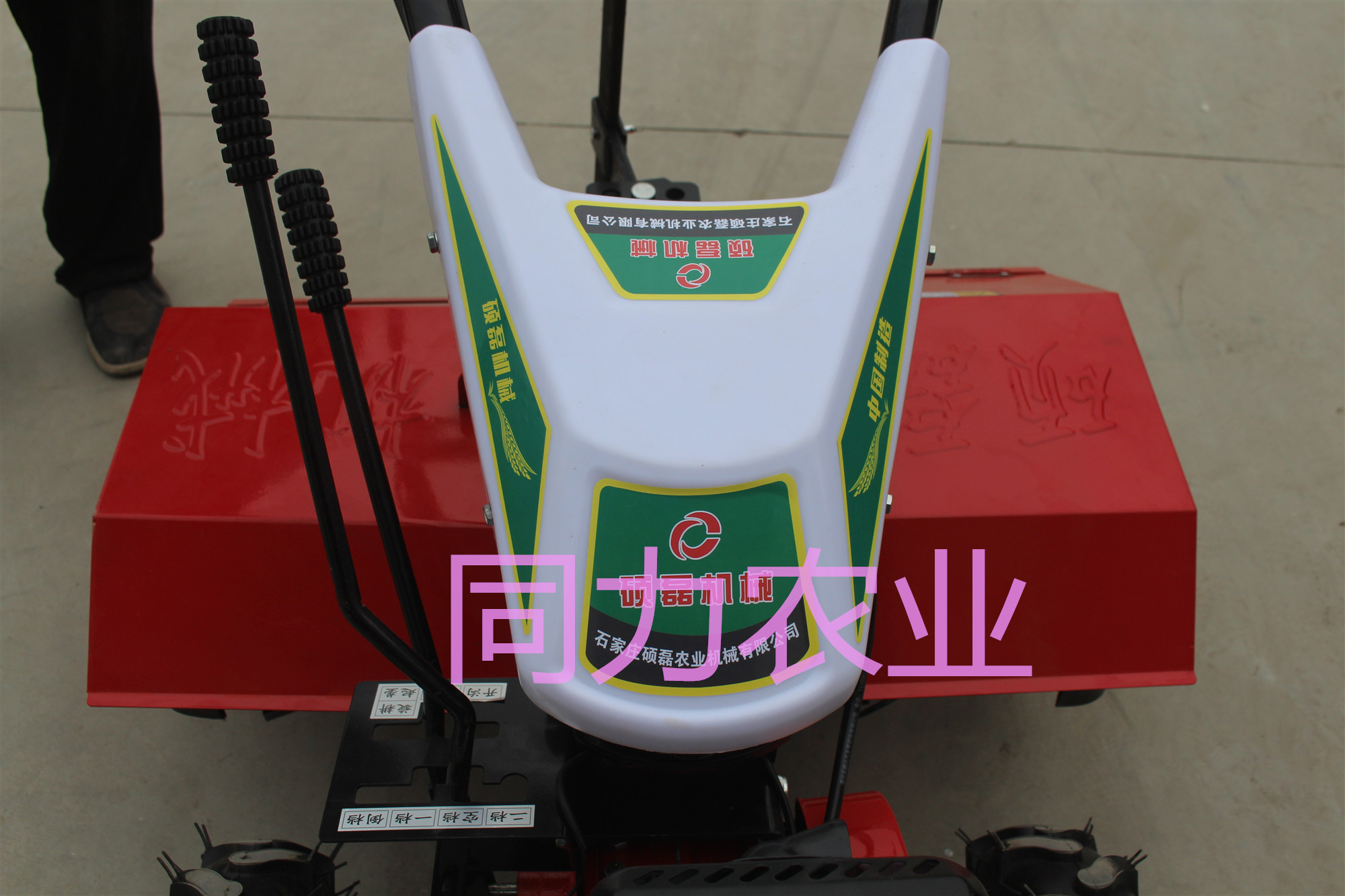 廠家推薦農(nóng)用兩驅(qū)四驅(qū)微耕機配套旋埂除草筑壟器