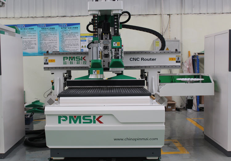 買開料機(jī)要選正規(guī)開料機(jī)廠家