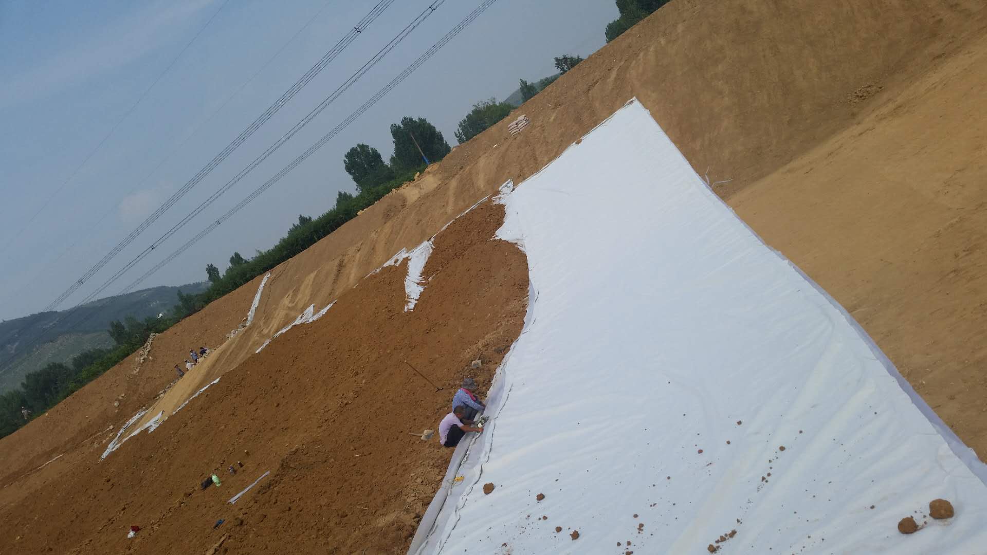 生產(chǎn)銷售防滲復(fù)合土工膜