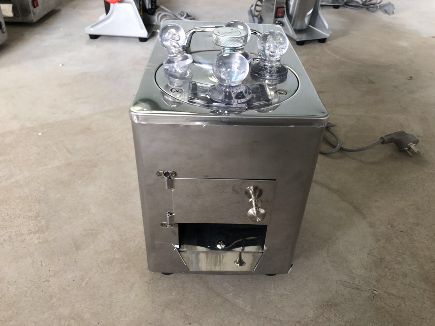 參茸切片機(jī)    小型實(shí)驗(yàn)室中藥材切片機(jī)