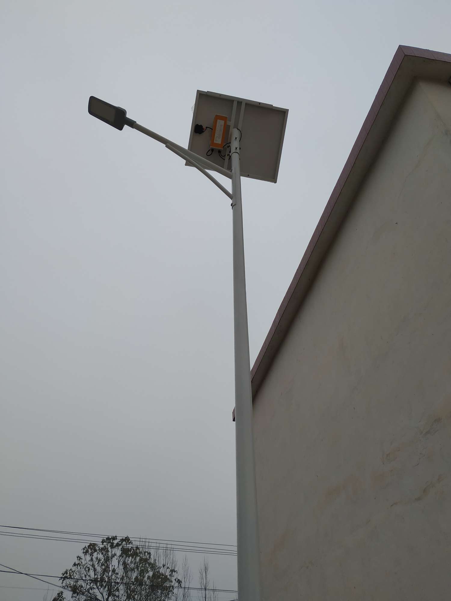 新型節(jié)能 太陽(yáng)能路燈280型號(hào)4串1并鋰電池