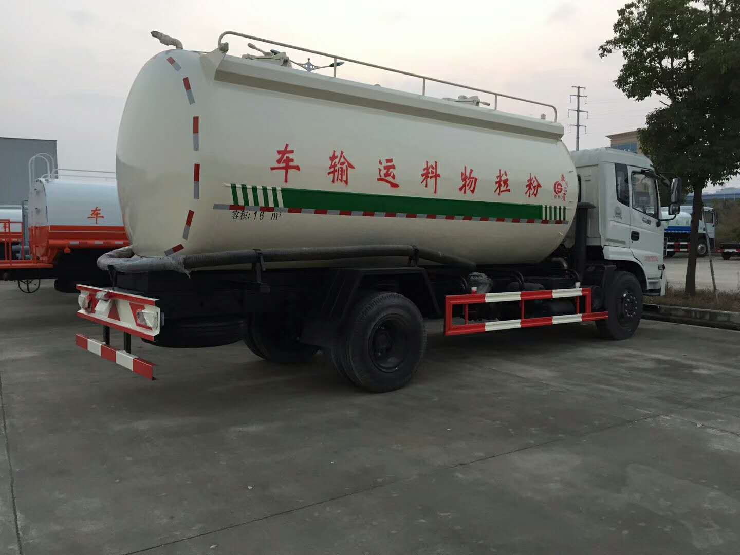 東風(fēng)單橋20噸散裝水泥車，小型散裝水泥罐車廠價直銷