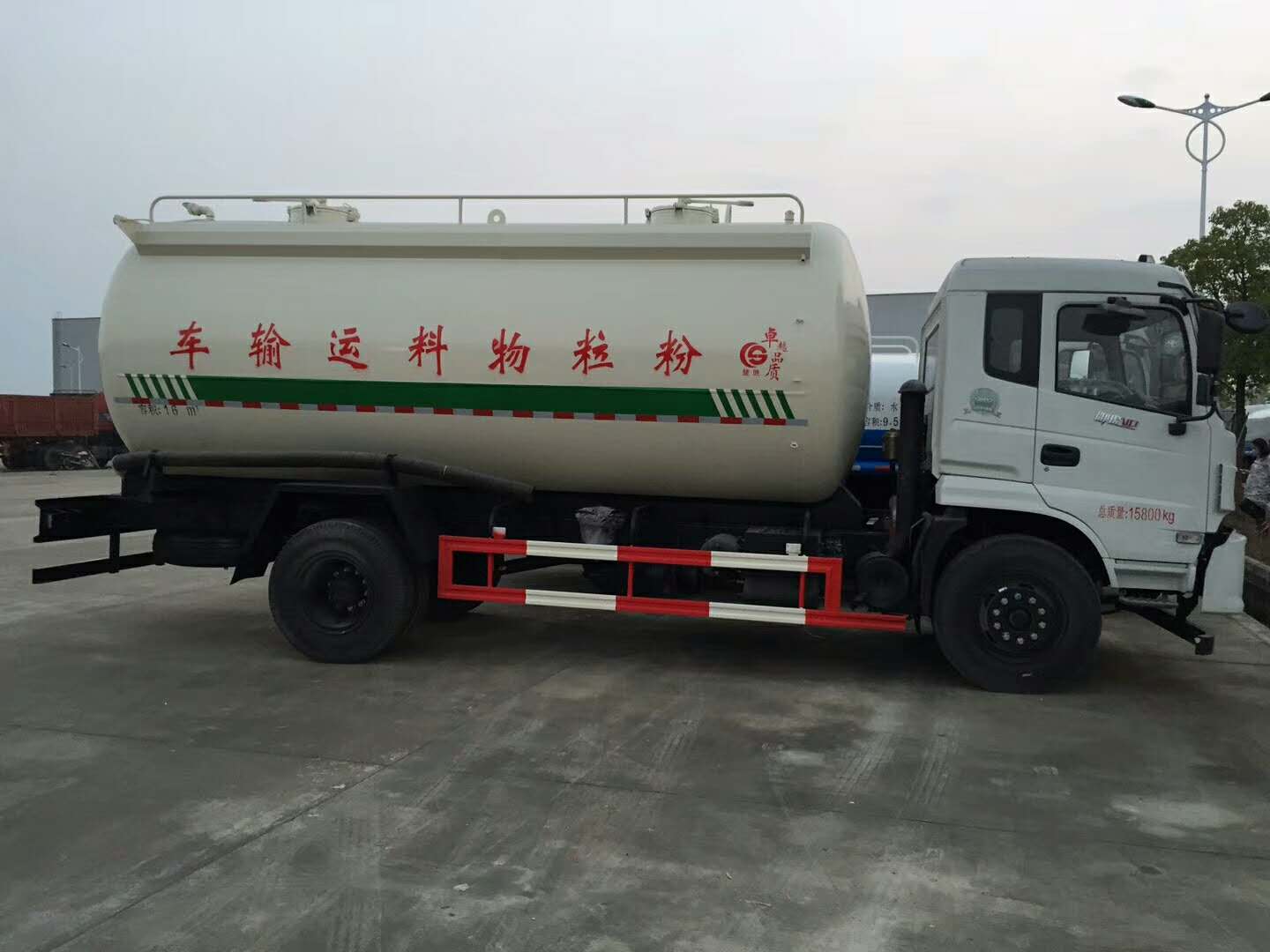 東風(fēng)單橋20噸散裝水泥車，小型散裝水泥罐車廠價直銷