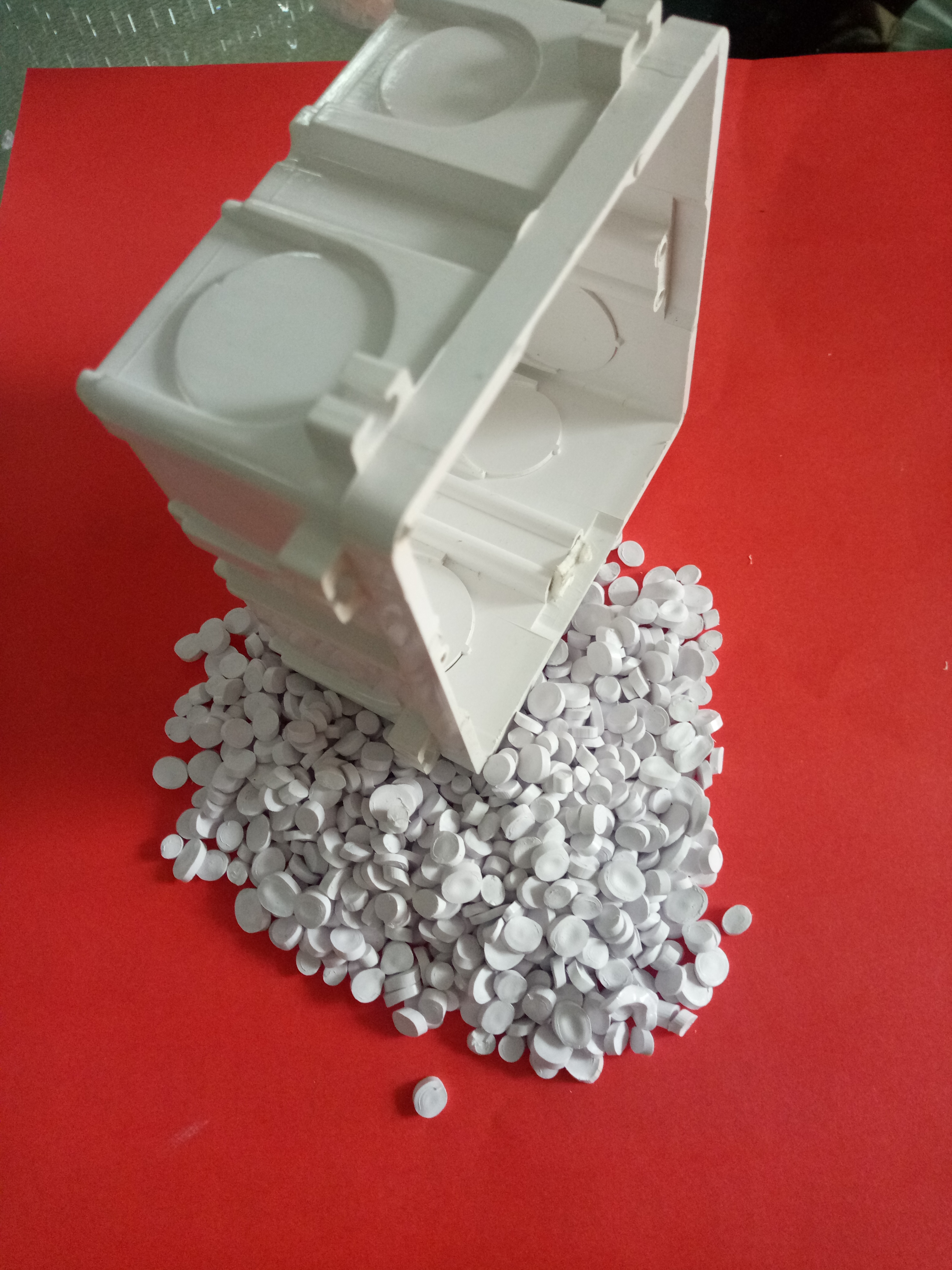 廣東 東莞白底透明PVC膠料多少錢 定制 批發(fā)