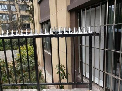 【邦盾】防爬刺北京小區(qū)別墅院墻欄桿防爬防盜隔離刺釘