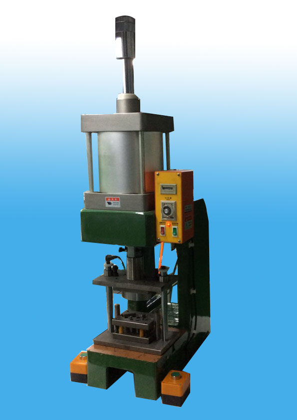 低噪音無污染四柱氣壓機(jī)