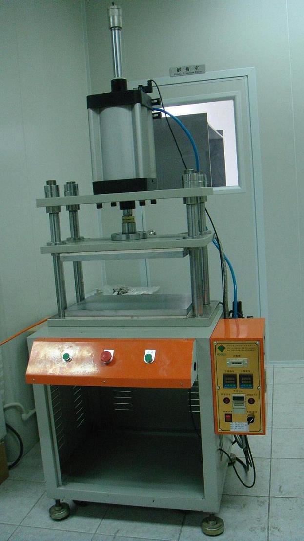 低噪音無污染四柱氣壓機(jī)