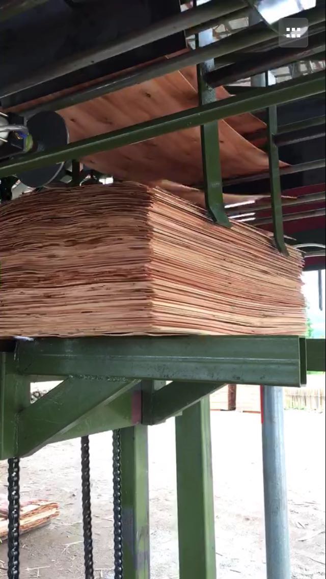 自動(dòng)疊板機(jī)