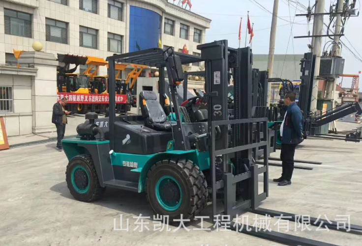 四驅(qū)越野叉車供應(yīng)商  山東四驅(qū)越野叉車報(bào)價(jià)   山東四驅(qū)越野叉車批發(fā)   山東四驅(qū)越野叉車生產(chǎn)廠家 山東 四驅(qū)越野叉車哪