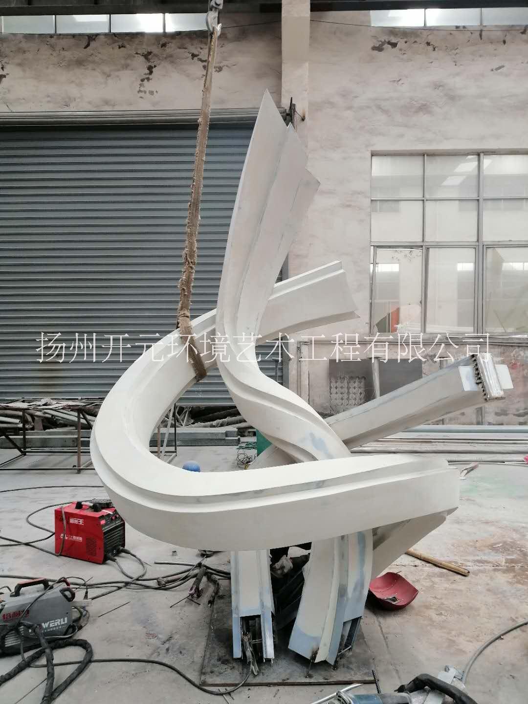 供應(yīng)湖北武漢2.8米紅色不銹鋼雕塑 雕塑廠家