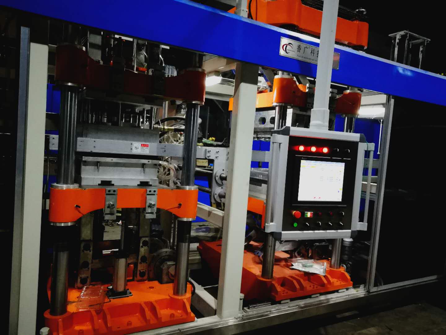 XG-6076 PLC控制負(fù)壓多工位全自動(dòng)吸塑機(jī)
