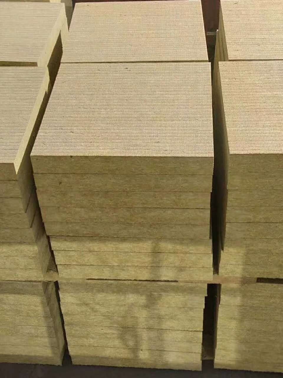 巖棉制品河北金威A級(jí)防水防火巖棉板 管道保溫巖棉管專業(yè)生產(chǎn)玄武巖防水巖棉板全國(guó)發(fā)貨