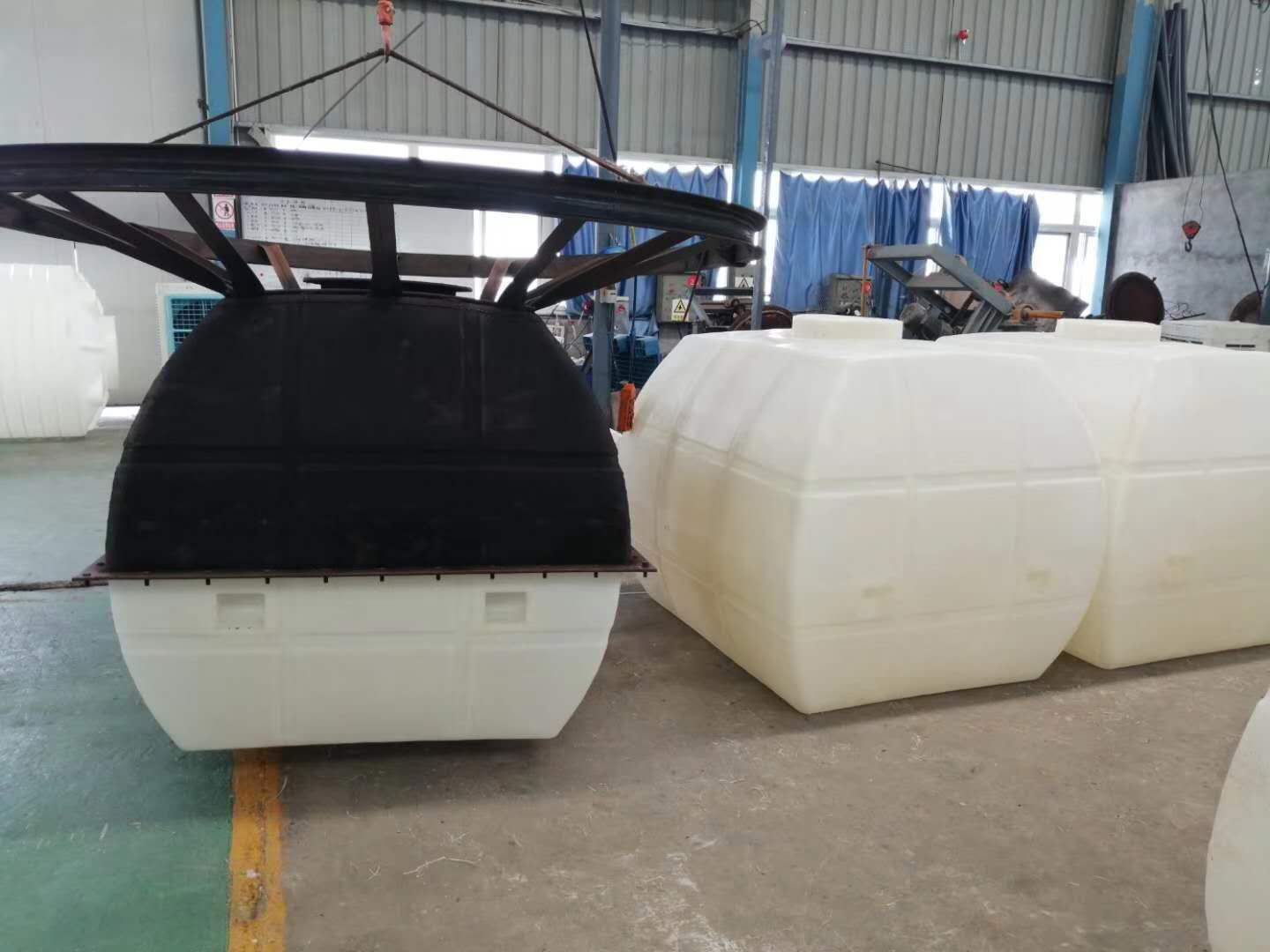 臥式水箱臥式塑料桶臥式塑料罐廠家臥式塑料罐廠家