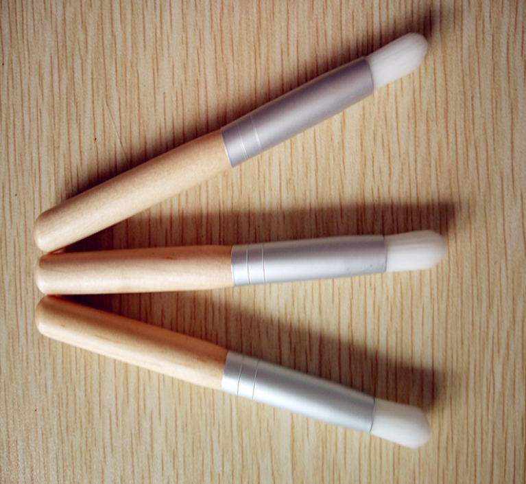 東莞化妝胭脂刷批發(fā) 便攜款單支裝眉筆 木質(zhì)遮瑕筆刷廠
