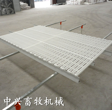 育雛小孔漏糞網(wǎng)床 鵝用漏糞板 鴨棚掉糞板接糞板廠家