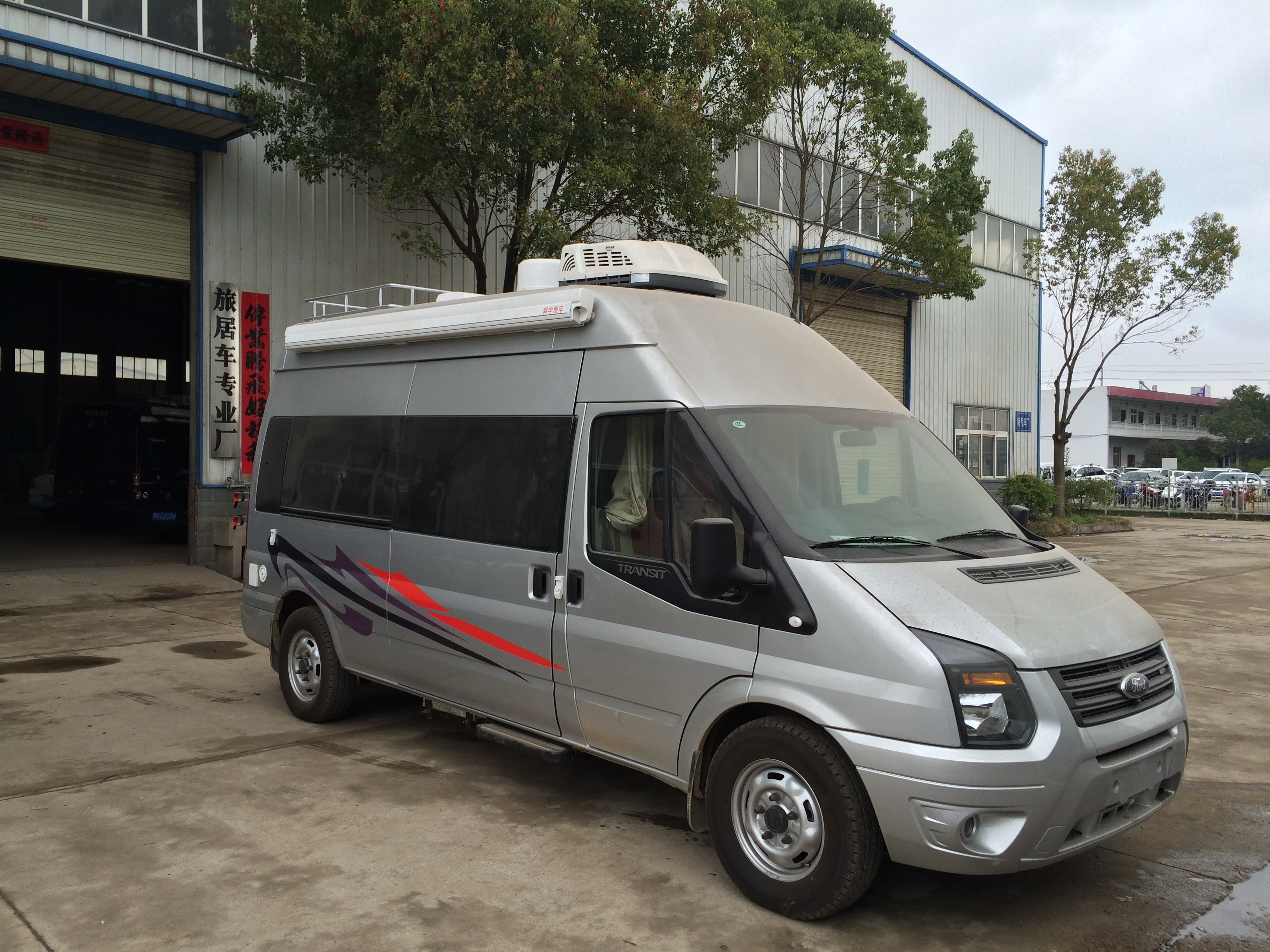 廣西廠家直銷    福特新時代長軸高頂房車