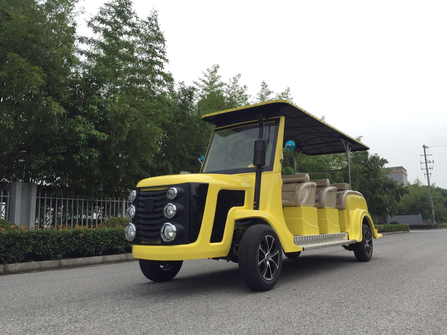 西安電動(dòng)老爺車，西安電瓶老爺車價(jià)格，西安看房車廠家，陜西電動(dòng)觀光車品牌